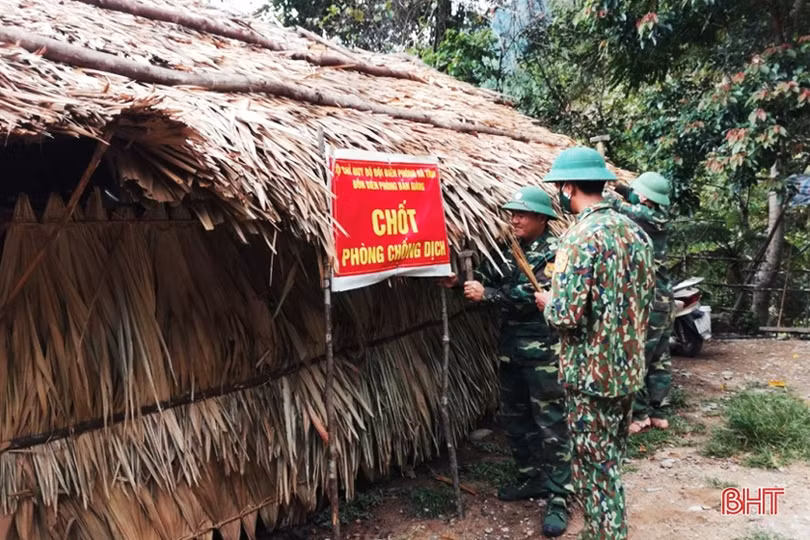 Bộ đội Biên phòng Hà Tĩnh chốt chặn đường mòn, lối mở, “chống dịch như chống giặc”