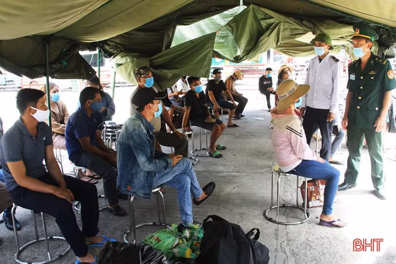 Bộ đội Biên phòng Hà Tĩnh chốt chặn đường mòn, lối mở, “chống dịch như chống giặc”