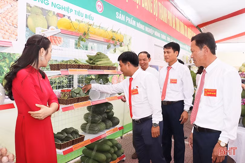 Sản phẩm OCOP, nông nghiệp, tiểu thủ công nghiệp của TP Hà Tĩnh thu hút đại biểu bên lề Đại hội Đảng bộ TP Hà Tĩnh