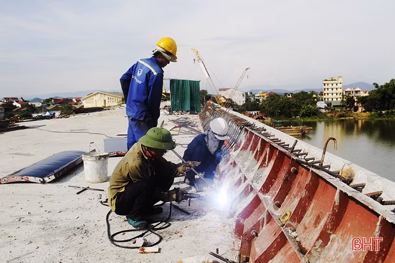 Hợp long cầu Thọ Tường trước 15 ngày so với tiến độ 
