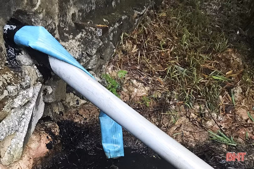 Cảnh sát Môi trường Hà Tĩnh bắt quả tang trại chăn nuôi của Công ty TNHH Khánh Giang xả nước thải chưa qua xử lý