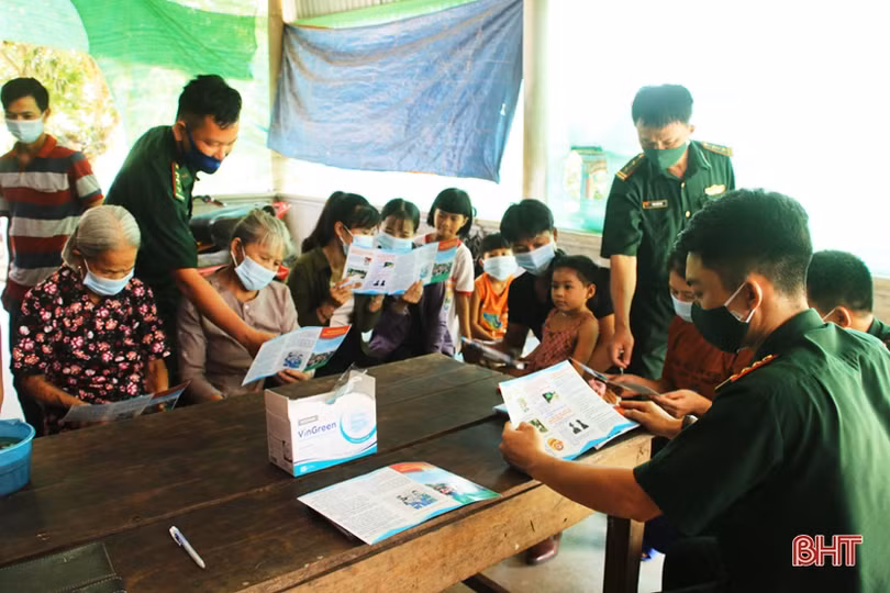 Bộ đội Biên phòng Hà Tĩnh chốt chặn đường mòn, lối mở, “chống dịch như chống giặc”