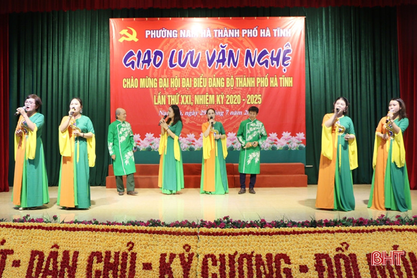 Thành Sen rực rỡ cờ hoa trước thềm Đại hội Đảng bộ thành phố Hà Tĩnh