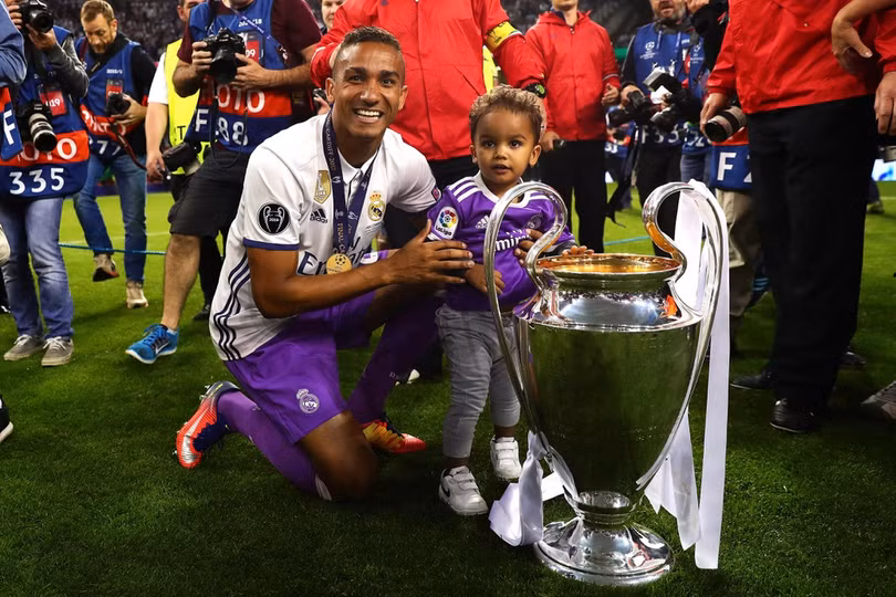 7 cầu thủ số hưởng bậc nhất lịch sử bóng đá