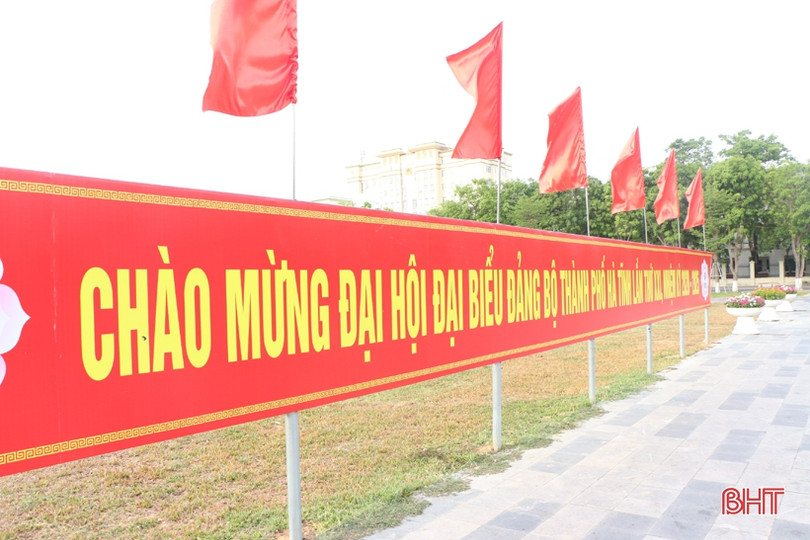 Thành Sen rực rỡ cờ hoa trước thềm Đại hội Đảng bộ thành phố Hà Tĩnh