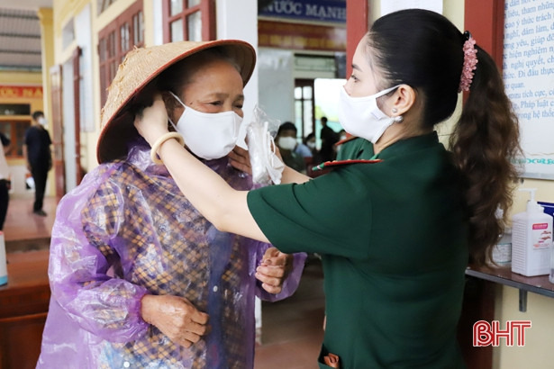 Giúp người dân khu vực biên giới tăng năng lực phòng chống Covid-19