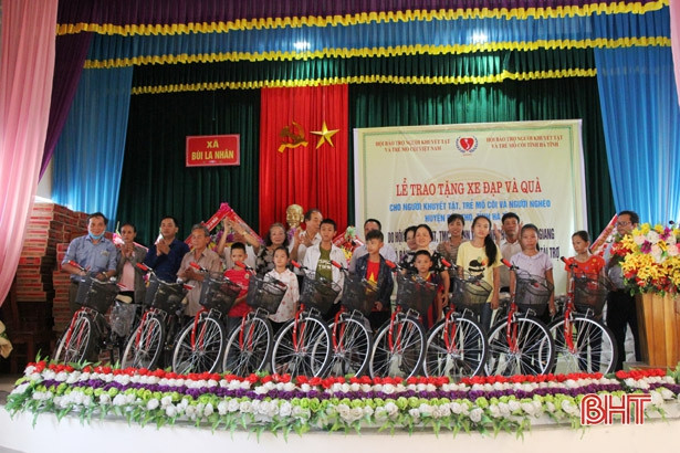 Bàn giao nhà tình nghĩa cho đối tượng chính sách Hà Tĩnh
