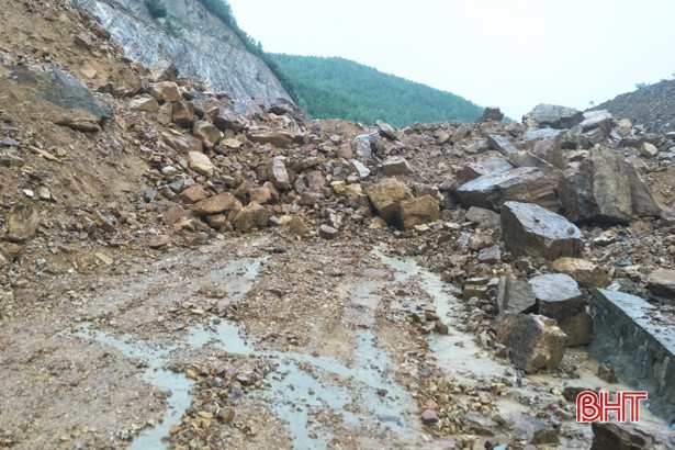 Cấm người dân lưu thông trên tuyến đường Phúc Trạch - Hương Liên