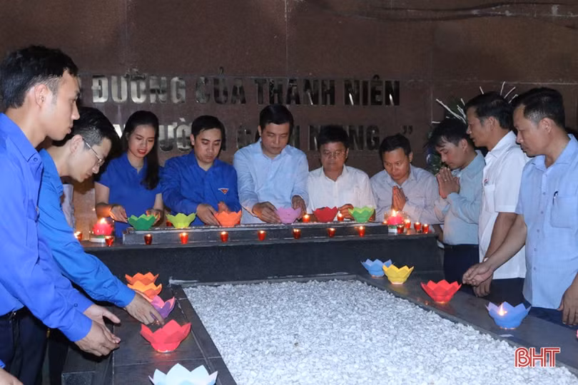 Hàng ngàn ngọn nến lung linh tri ân các anh hùng liệt sỹ