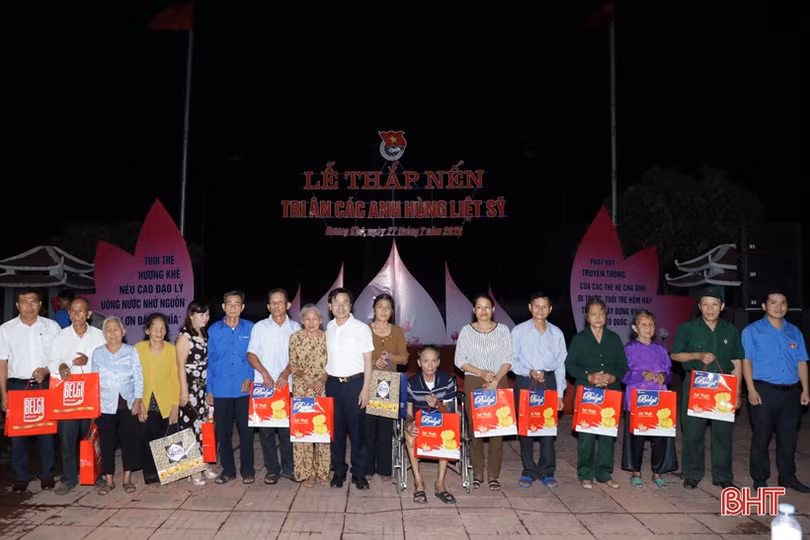 Hàng ngàn ngọn nến lung linh tri ân các anh hùng liệt sỹ