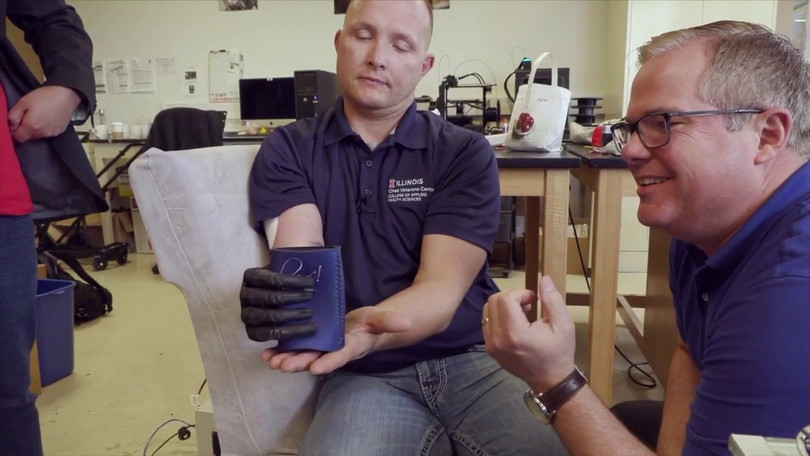 Thiết bị thực tế ảo tăng cường xúc giác giúp đem lại cảm giác cầm nắm đồ vật cho người khuyết chi. 22 ý tưởng công nghệ hứa hẹn thay đổi tương lai