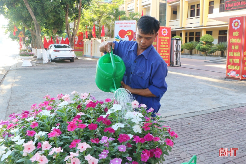 Thành Sen rực rỡ cờ hoa trước thềm Đại hội Đảng bộ thành phố Hà Tĩnh