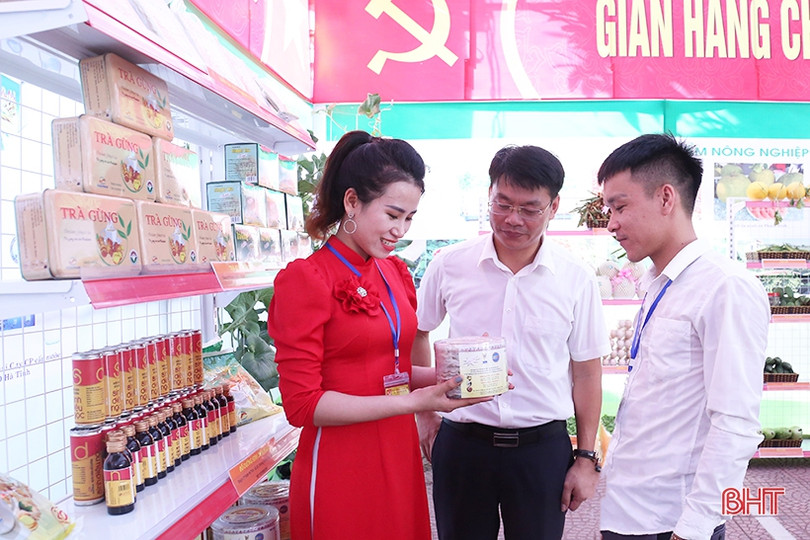 Sản phẩm OCOP, nông nghiệp, tiểu thủ công nghiệp của TP Hà Tĩnh thu hút đại biểu bên lề Đại hội Đảng bộ TP Hà Tĩnh