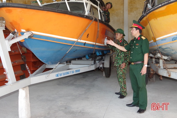 Tư lệnh Quân khu 4 kiểm tra công tác ứng phó với hoàn lưu bão số 2 tại Hà Tĩnh ảnh 5 Tư lệnh Quân khu 4 kiểm tra công tác ứng phó với hoàn lưu bão số 2 tại Hà Tĩnh