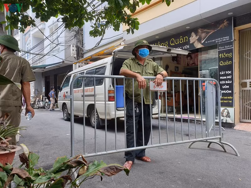 Hà Nội tiến hành khử khuẩn khu vực có ca nghi mắc Covid-19