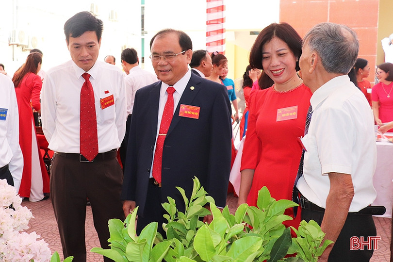 Sản phẩm OCOP, nông nghiệp, tiểu thủ công nghiệp của TP Hà Tĩnh thu hút đại biểu bên lề Đại hội Đảng bộ TP Hà Tĩnh