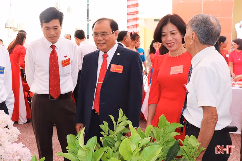 Sản phẩm OCOP, nông nghiệp, tiểu thủ công nghiệp của TP Hà Tĩnh thu hút đại biểu bên lề Đại hội Đảng bộ TP Hà Tĩnh