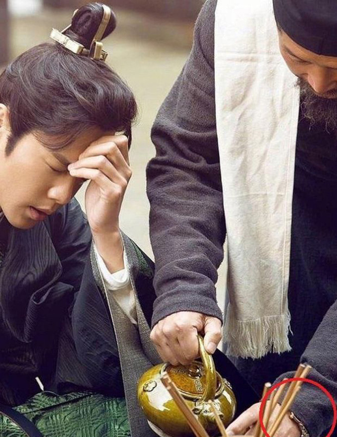 Loạt “sạn” ngớ ngẩn trong phim cổ trang Hoa ngữ