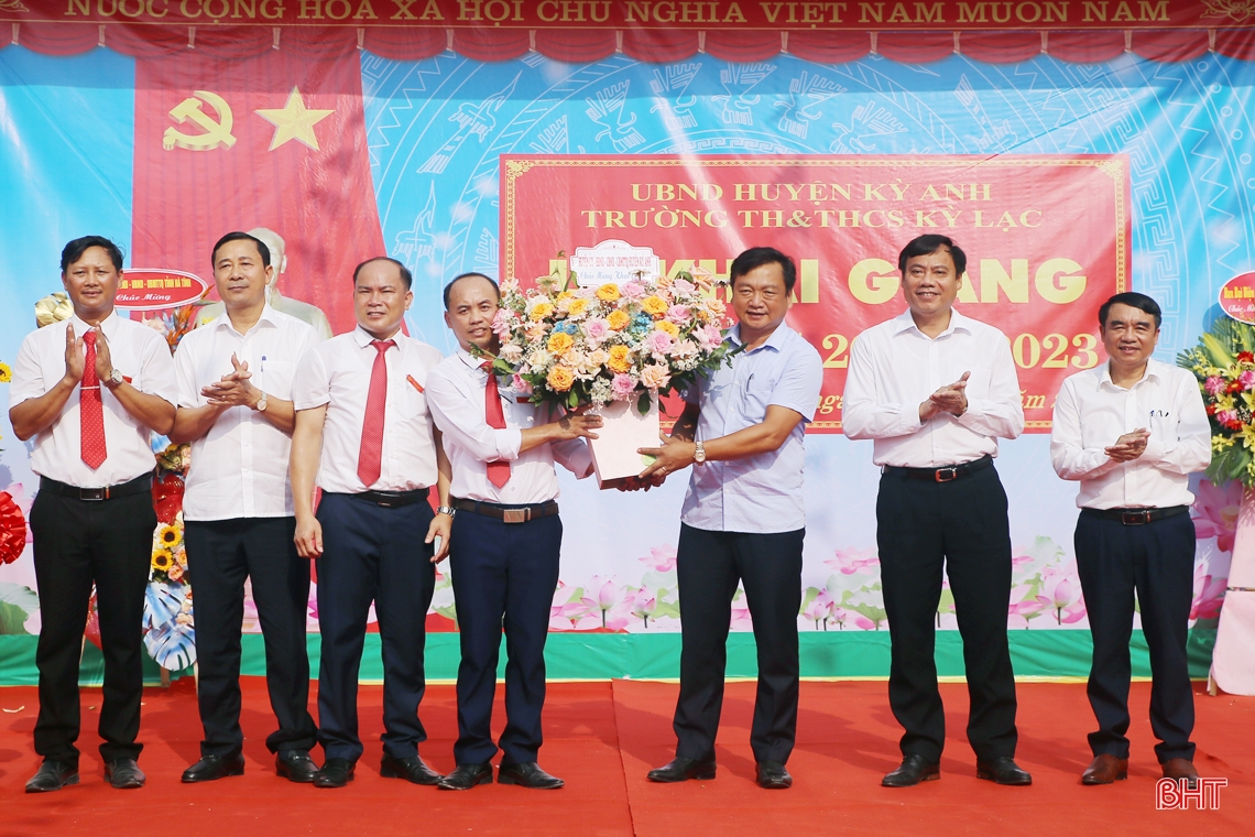 Lãnh đạo Hà Tĩnh chung vui lễ khai giảng năm học mới 2022 - 2023