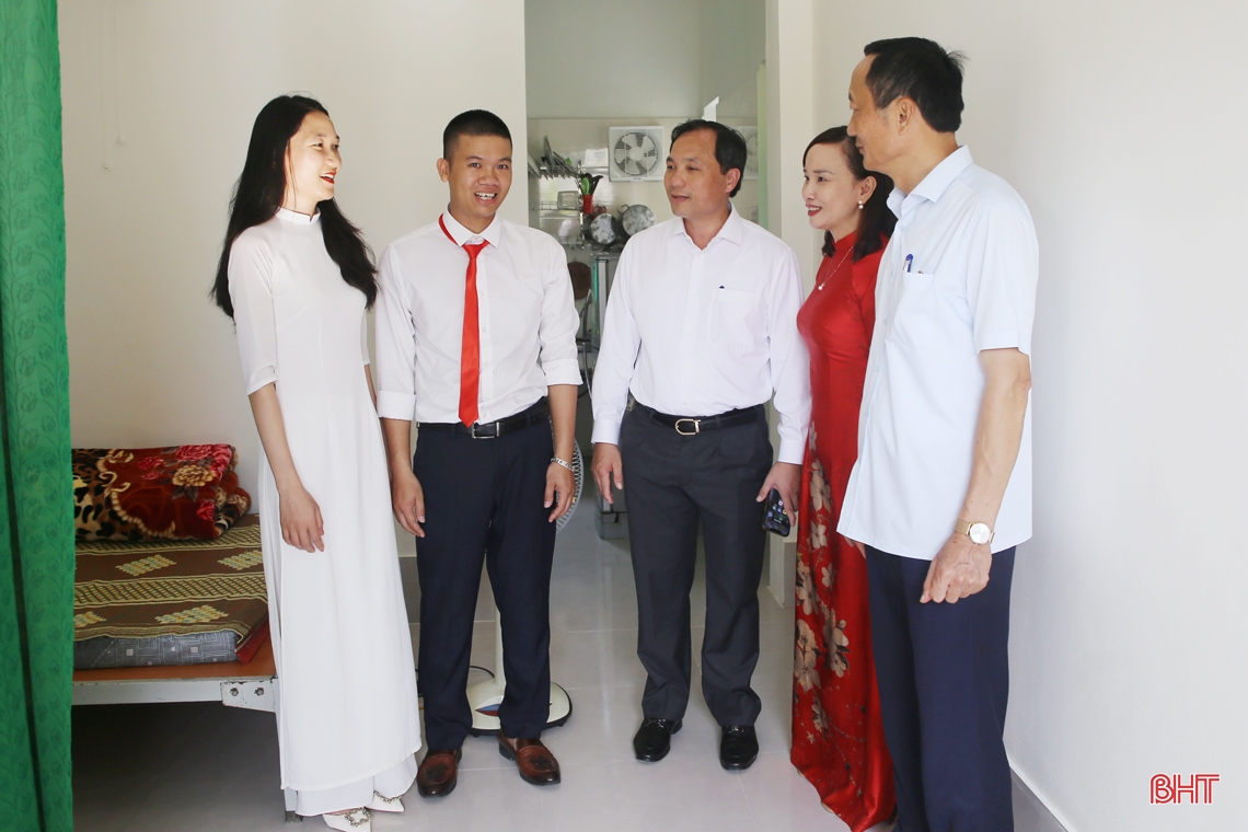 Lãnh đạo Hà Tĩnh chung vui lễ khai giảng năm học mới 2022 - 2023