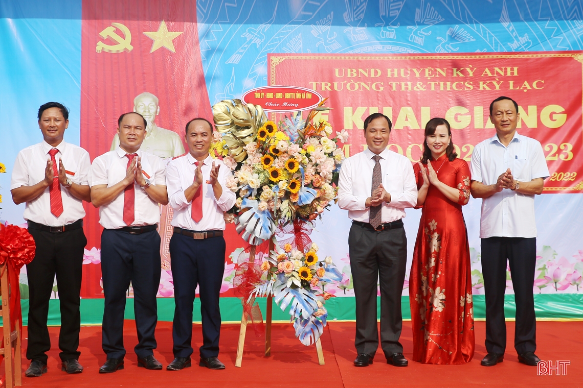 Lãnh đạo Hà Tĩnh chung vui lễ khai giảng năm học mới 2022 - 2023