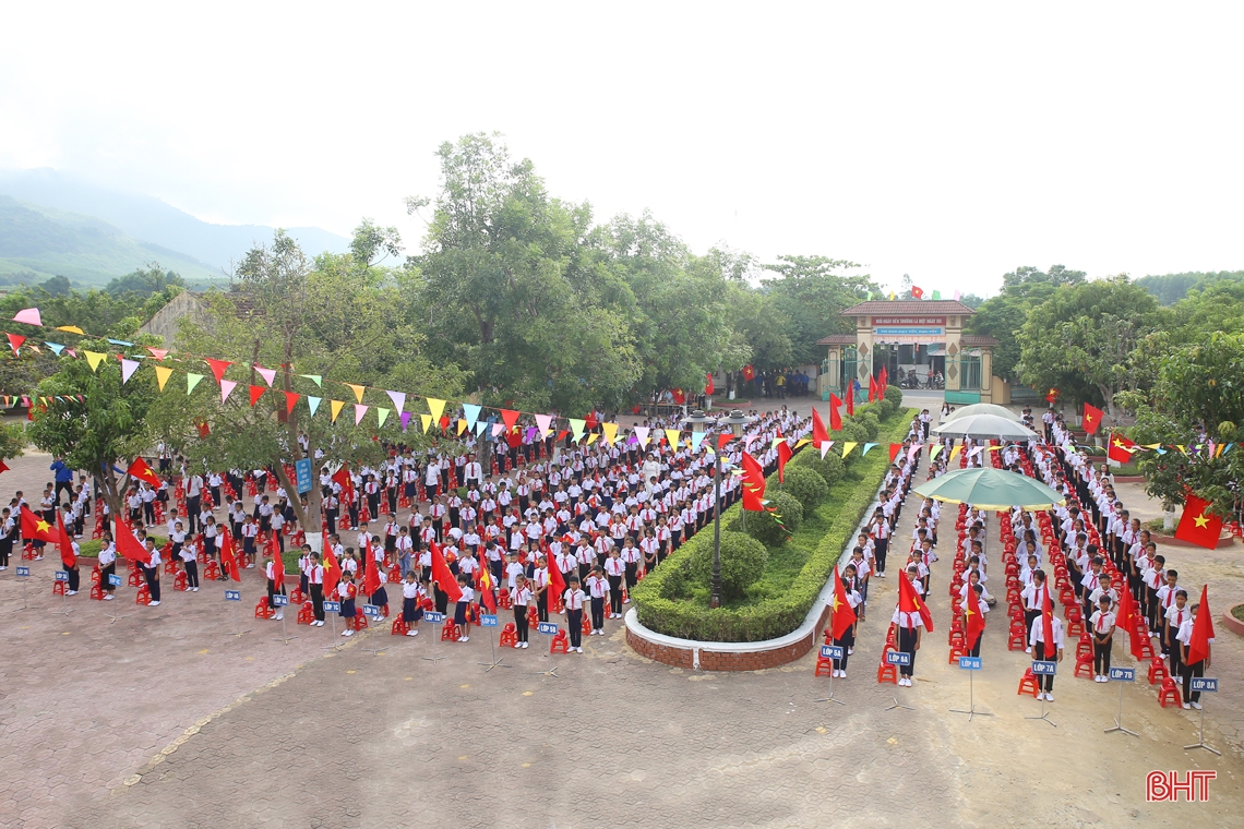 Lãnh đạo Hà Tĩnh chung vui lễ khai giảng năm học mới 2022 - 2023