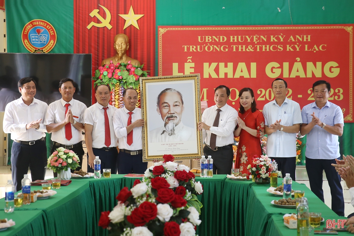 Lãnh đạo Hà Tĩnh chung vui lễ khai giảng năm học mới 2022 - 2023