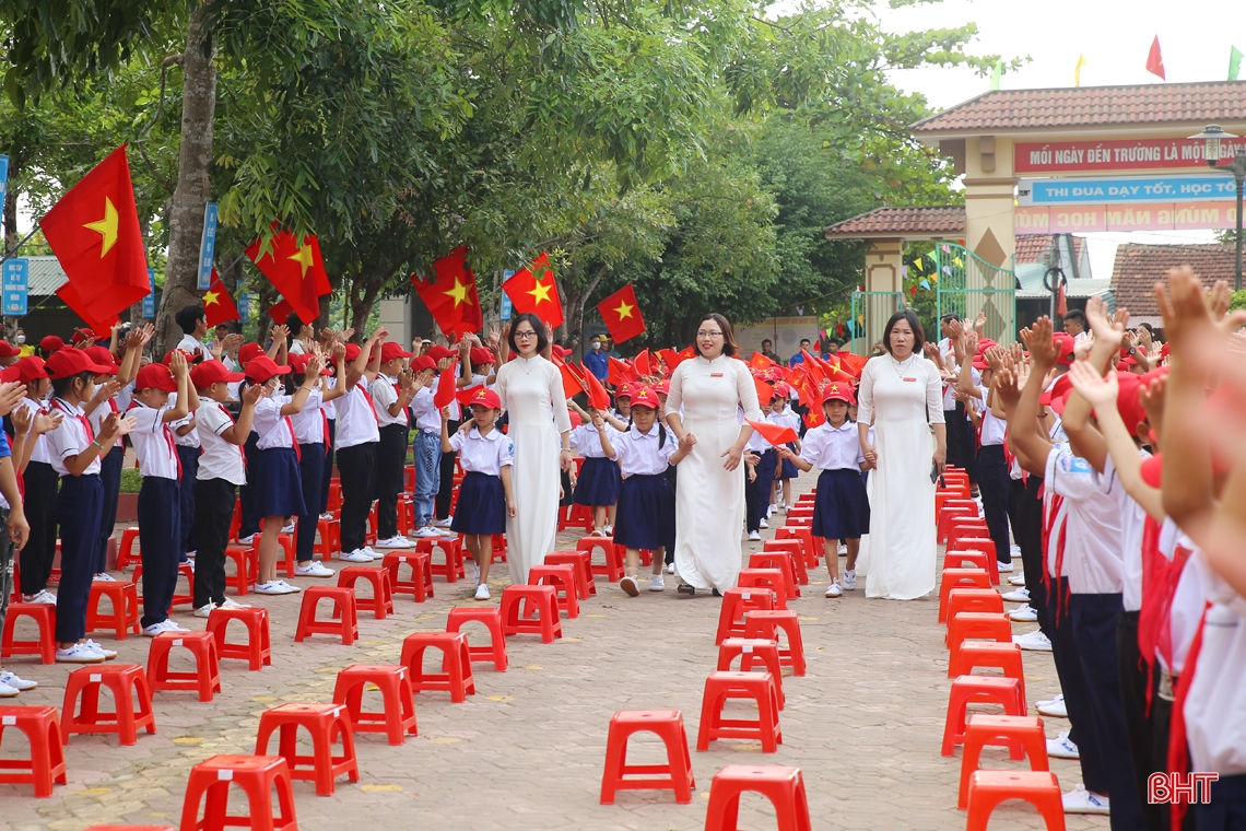 Lãnh đạo Hà Tĩnh chung vui lễ khai giảng năm học mới 2022 - 2023