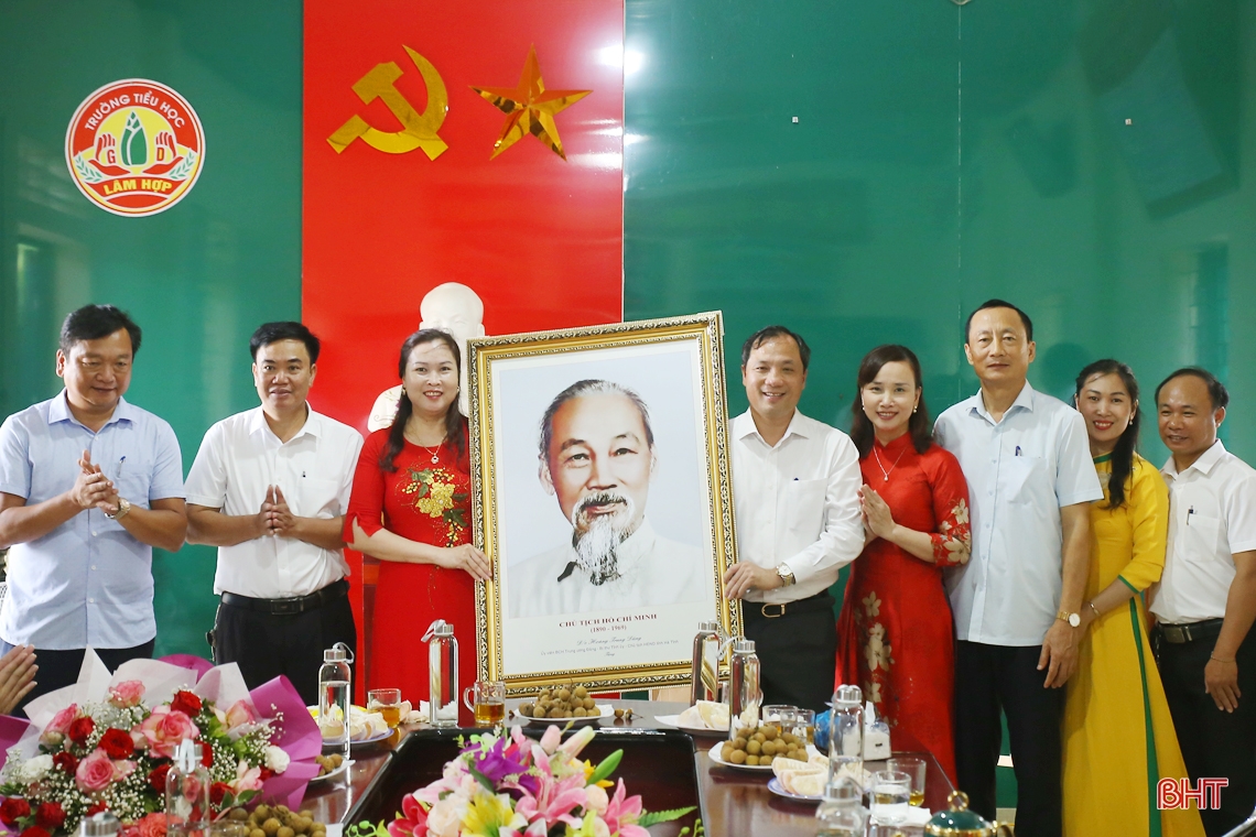 Lãnh đạo Hà Tĩnh chung vui lễ khai giảng năm học mới 2022 - 2023