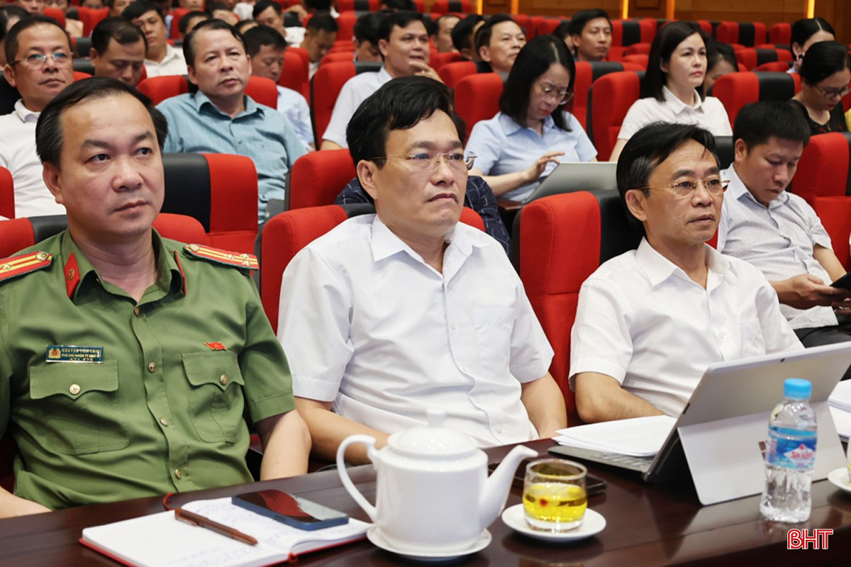 Đại biểu tham dự tại điểm cầu Hà Tĩnh. bqbht_br_img-1966.jpg