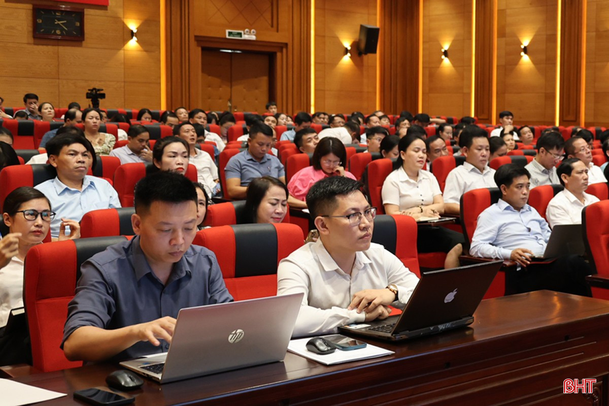 Đại biểu tham dự tại điểm cầu Hà Tĩnh. bqbht_br_img-1963.jpg