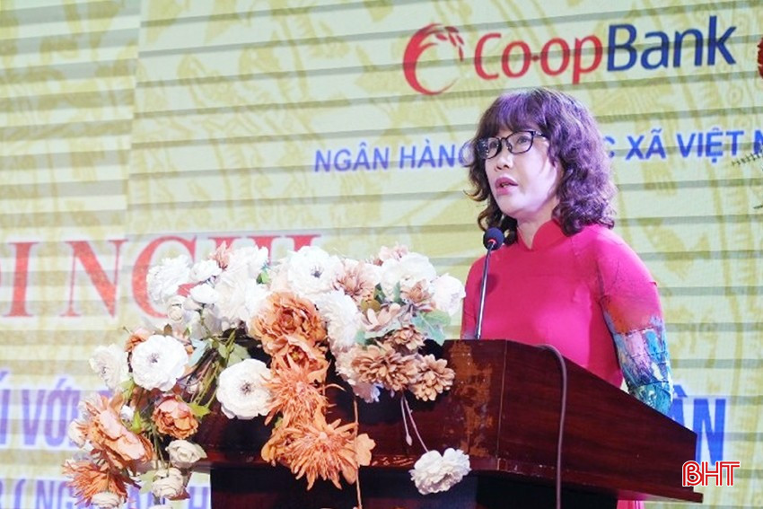 Bà Nguyễn Thị Thu Thu - Quyền Giám đốc Ngân hàng Nhà nước Khu vực 8 khai mạc hội nghị. bqbht_br_anh-2.jpg