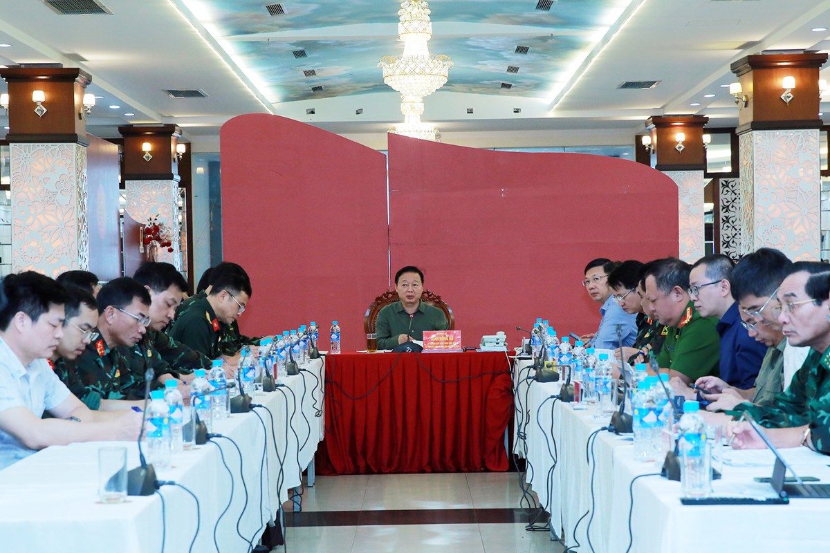 Phó Thủ tướng Chính phủ Trần Hồng Hà chủ trì cuộc họp trực tuyến với các đơn vị, địa phương về hậu quả của bão số 10 và công tác khắc phục. 5538610527680652527613218142269898644964107n-1759110503268749942353.jpg