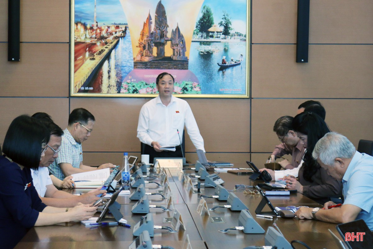 Đại biểu Quốc hội đoàn Hà Tĩnh cùng các tỉnh Hải Dương, Ninh Thuận tham gia thảo luận tổ chiều 12/5. bqbht_br_1tothaoluan3chieu125.jpg