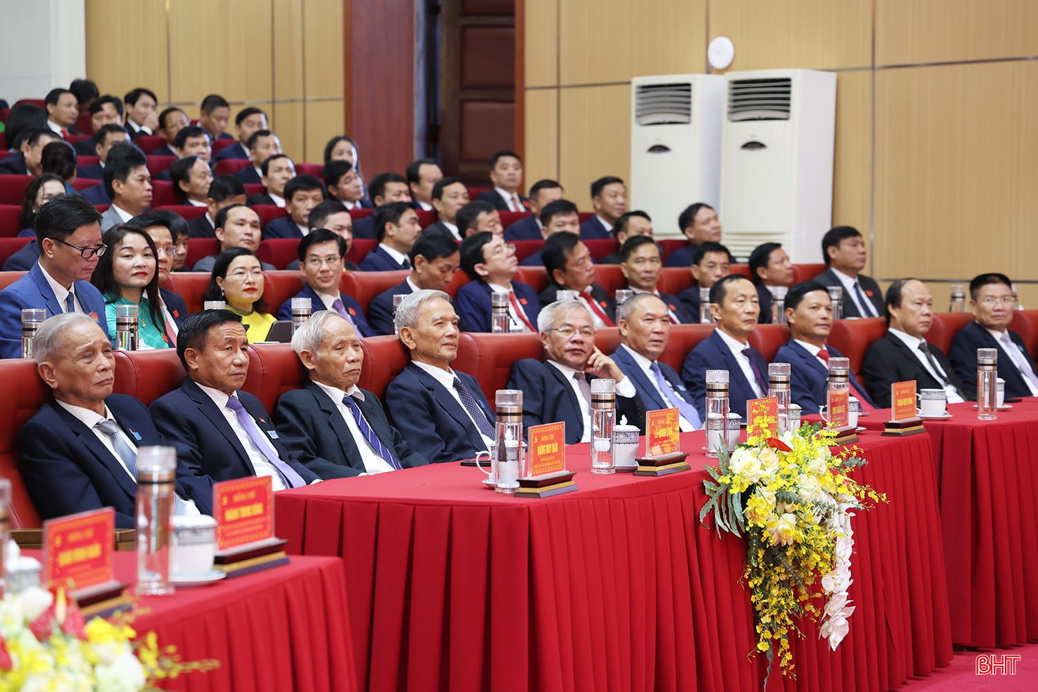 Các đồng chí nguyên lãnh đạo tỉnh dự Đại hội. bqbht_br_cuu-lanh-dao-tinh.jpg