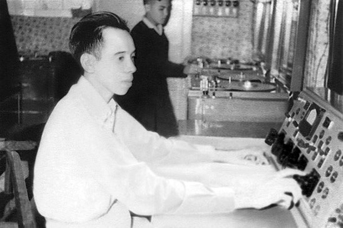 Ngày 7/9/1945, chương trình phát thanh đầu tiên đánh dấu sự ra đời của Đài Phát thanh quốc gia. Ảnh: Báo Công an nhân dân. 1406092021070044.png