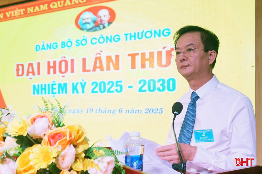 นายทรานเบาฮา รองประธานคณะกรรมการประชาชนจังหวัด กล่าวสุนทรพจน์ในการประชุม bqbht_br_anh-bau-ha.jpg