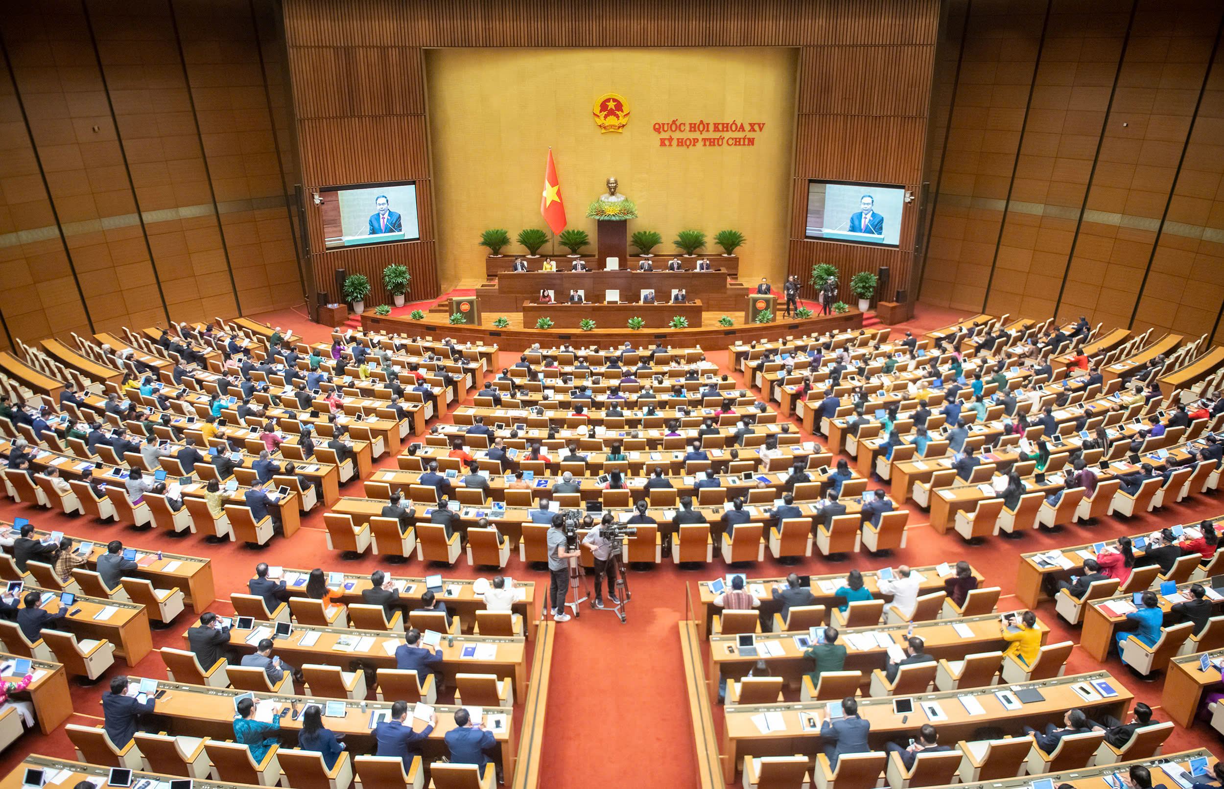 Quang cảnh phiên khai mạc Kỳ họp thứ 9 tại Hội trường Diên Hồng, nhà Quốc hội. Ảnh: quochoi.vn 050520250955-z6569074035205-d216359969caf8e4beae9665bd6c07d3.png