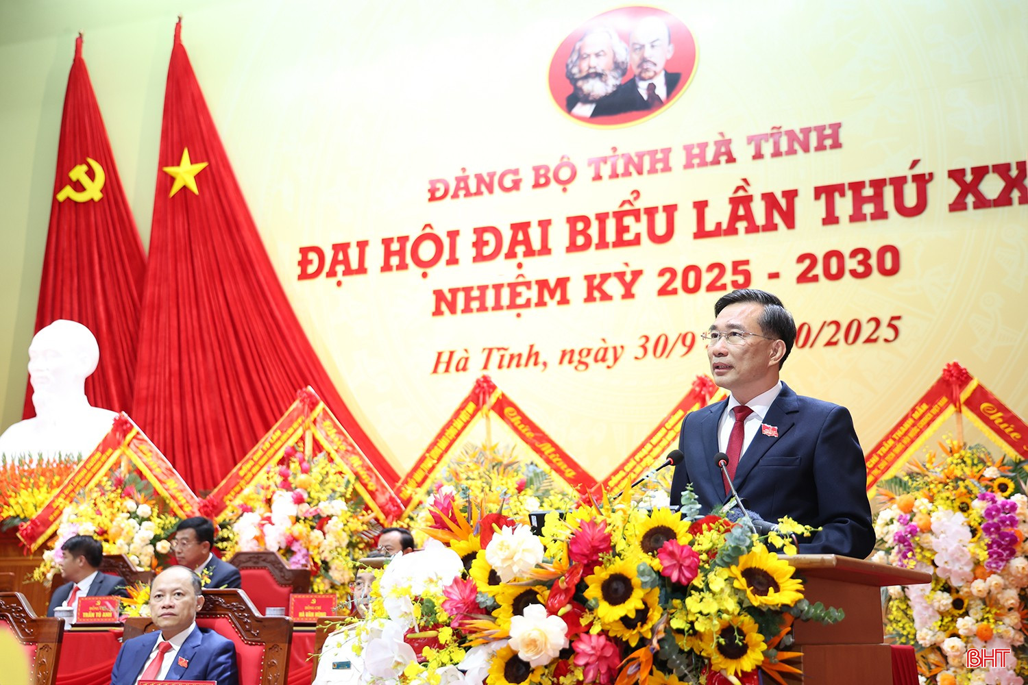 Đại biểu Nguyễn Viết Trường trình bày tham luận. bqbht_br_tham-luan-a-truong.jpg