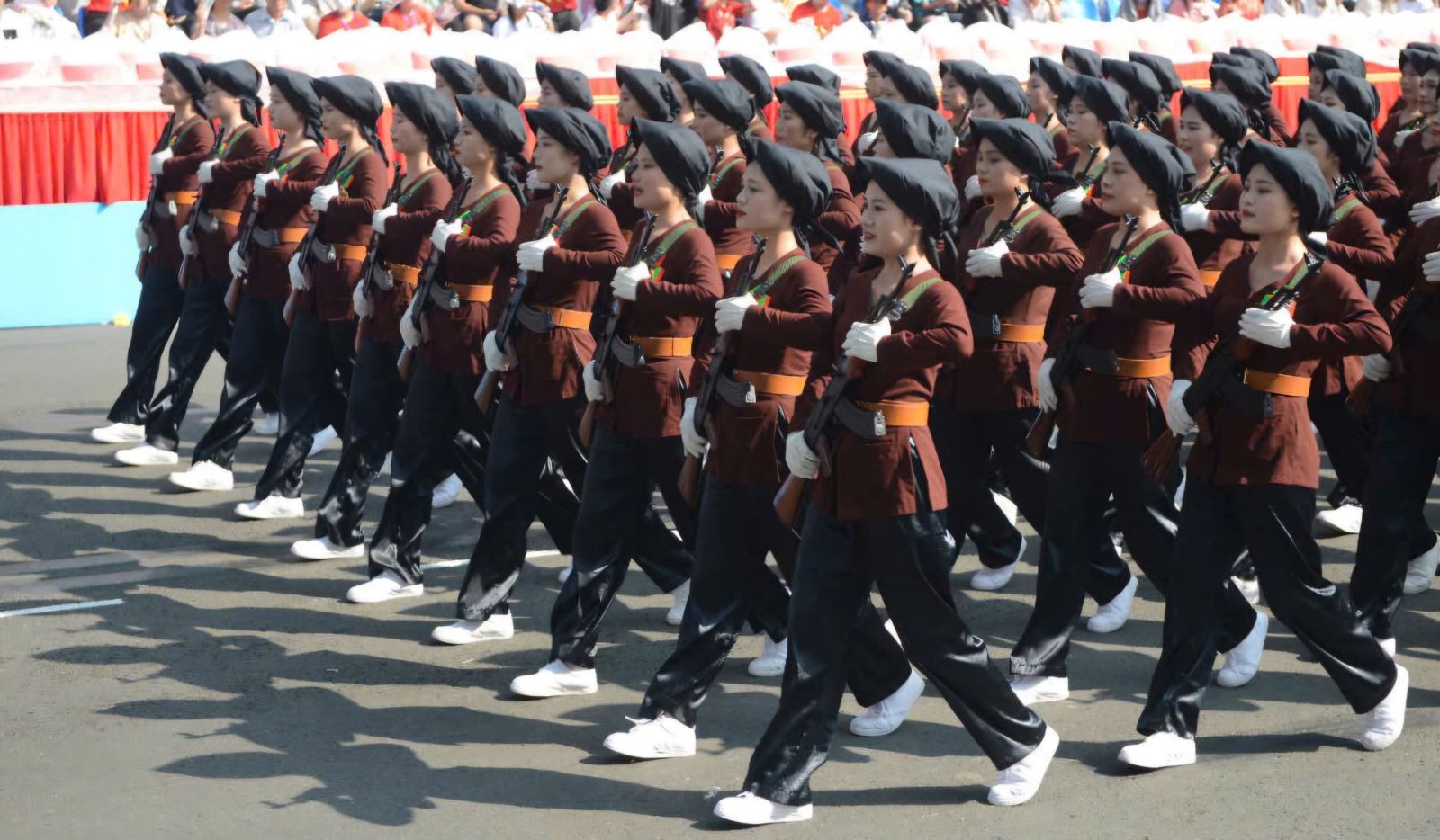 Khối nữ du kích miền Bắc.
