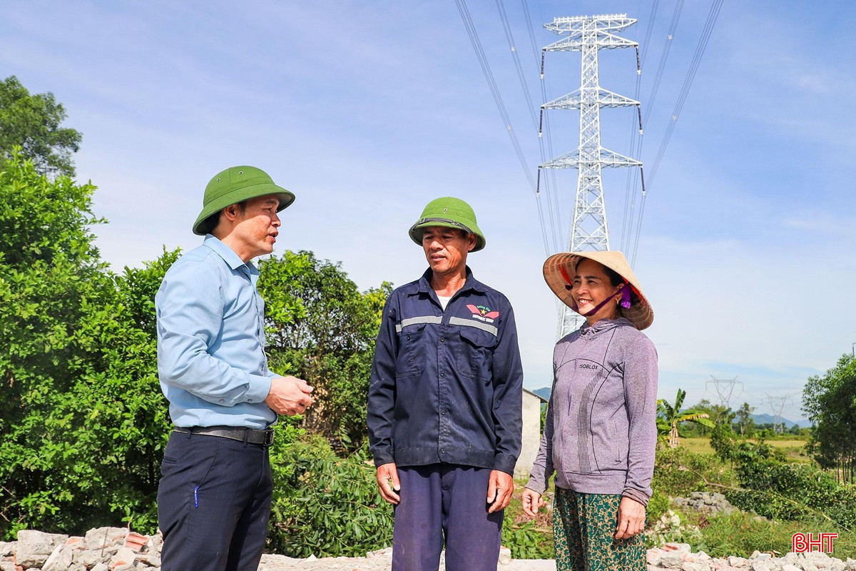 Thực hiện dự án đường dây 500kV mạch 3 qua địa bàn, Hà Tĩnh có 74 hộ phải di dời chỗ ở (34 hộ tái định cư tại chỗ, 30 hộ tái định cư phân tán, 10 hộ tái định cư theo hình thức tái định cư tập trung) nhưng tất cả đều đồng thuận phục vụ tốt công tác GPMB, góp phần đưa công trình về đích trước thời hạn. bqbht_br_image-1.jpg
