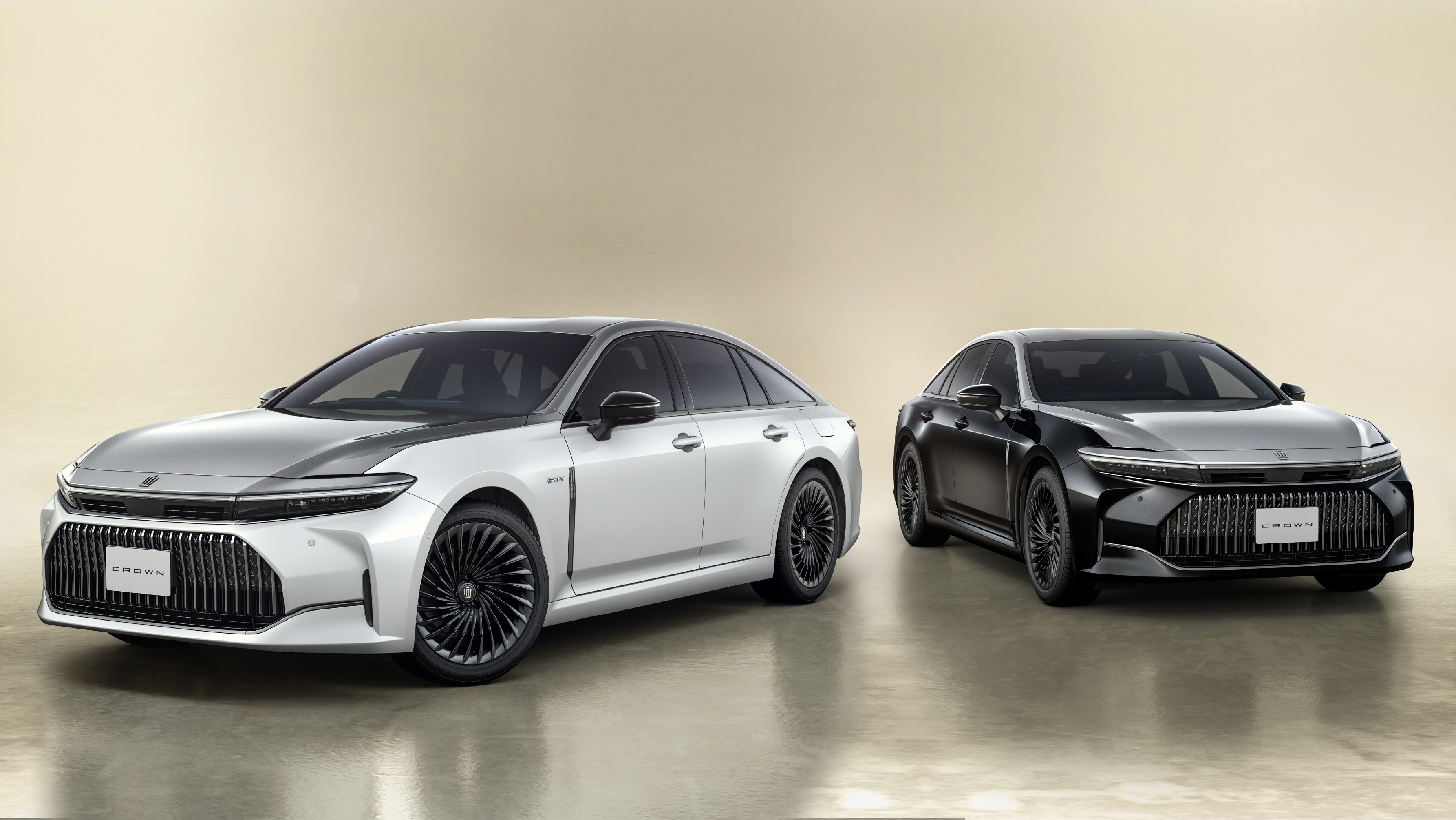 Kỷ niệm 70 năm ra mắt dòng xe cao cấp Crown, Toyota đã giới thiệu phiên bản đặc biệt Crown Special Edition Z "The 70th" và Crown Special Edition Z Limited Matte Metal.