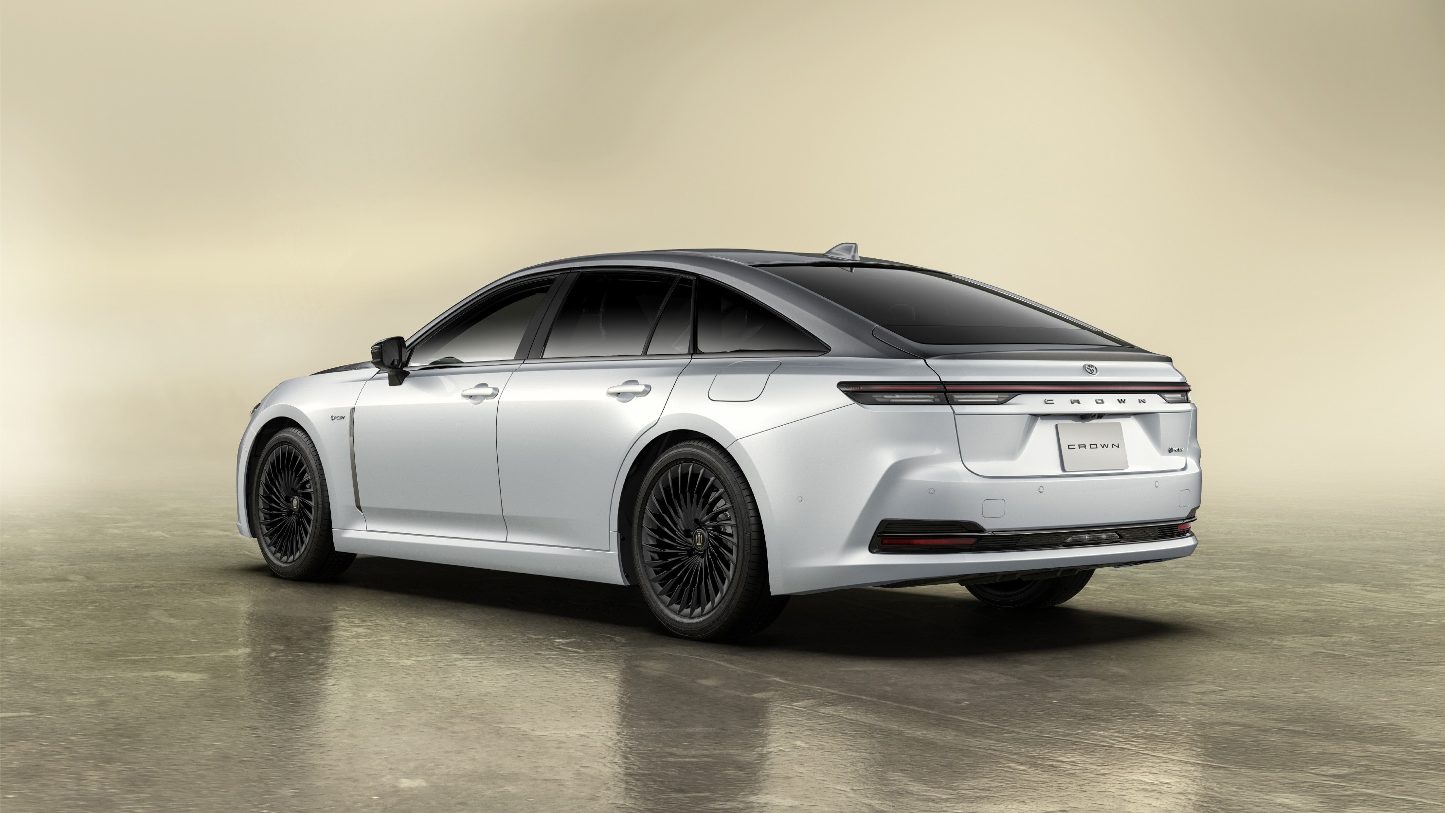 Toyota Crown Special Edition Z "The 70th" và Special Edition Z Limited Matte Metal đều được phân phối với 2 cấu hình vận hành hybrid và FCEV (xe chạy pin nhiên liệu hydro).