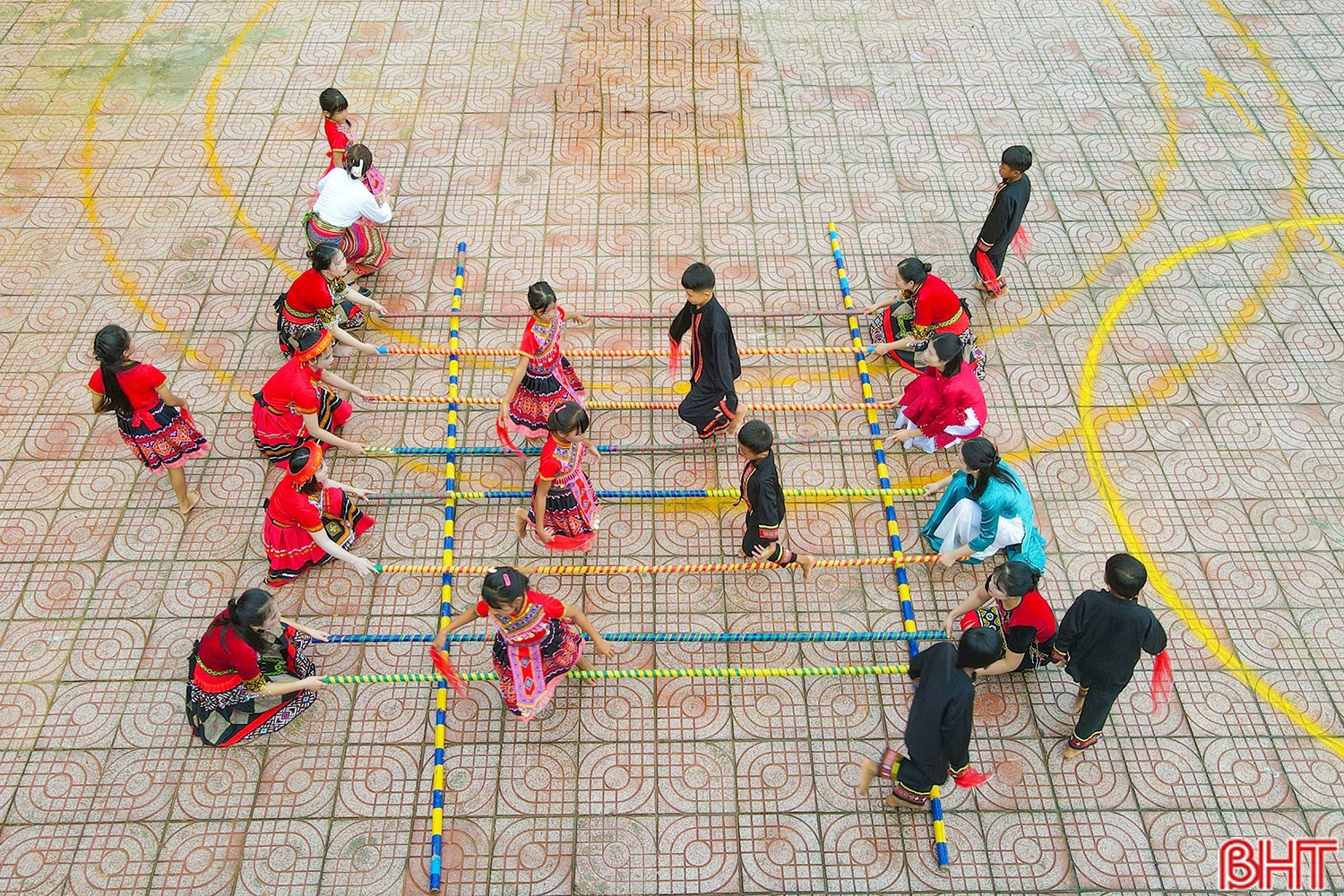 Ban Thường vụ Tỉnh ủy Hà Tĩnh chỉ đạo tổ chức Ngày hội Đại đoàn kết toàn dân tộc ở khu dân cư đảm bảo ý nghĩa, thiết thực, hiệu quả, an toàn, tiết kiệm, phù hợp tình hình thực tiễn của địa phương. image-8528.jpg