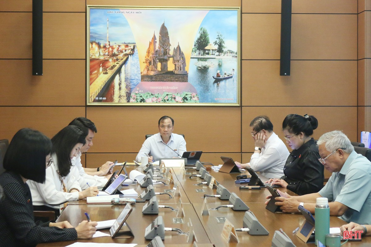 Phiên thảo luận tổ chiều 10/5. bqbht_br_1doanhatinhchieu105.jpg