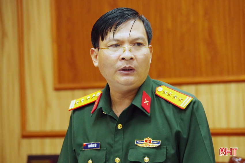 Đại tá Nguyễn Tú Tài - Phó Chỉ huy trưởng Bộ CHQS tỉnh phát biểu tại hội nghị. bqbht_br_4.jpg