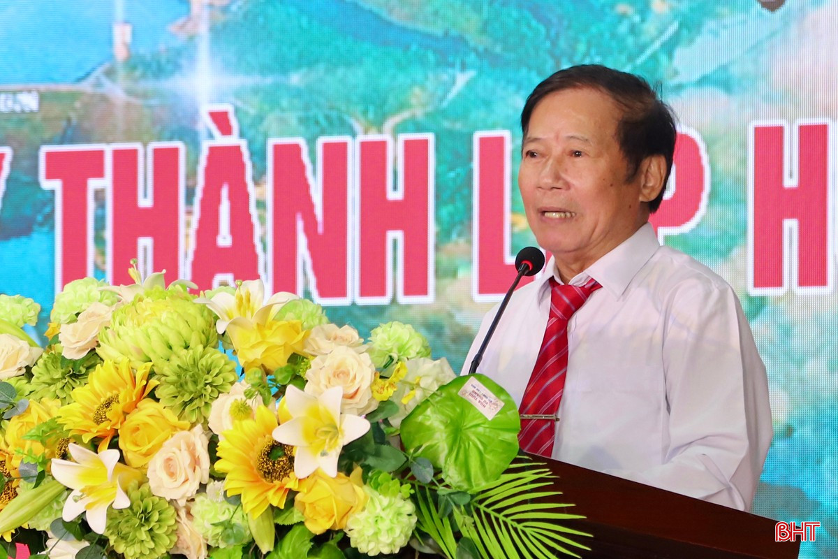 Nguyên Chủ tịch UBND huyện Vũ Quang Phan Đức Cung ôn lại kỷ niệm buổi đầu thành lập huyện. bqbht_br_img-4765.jpg