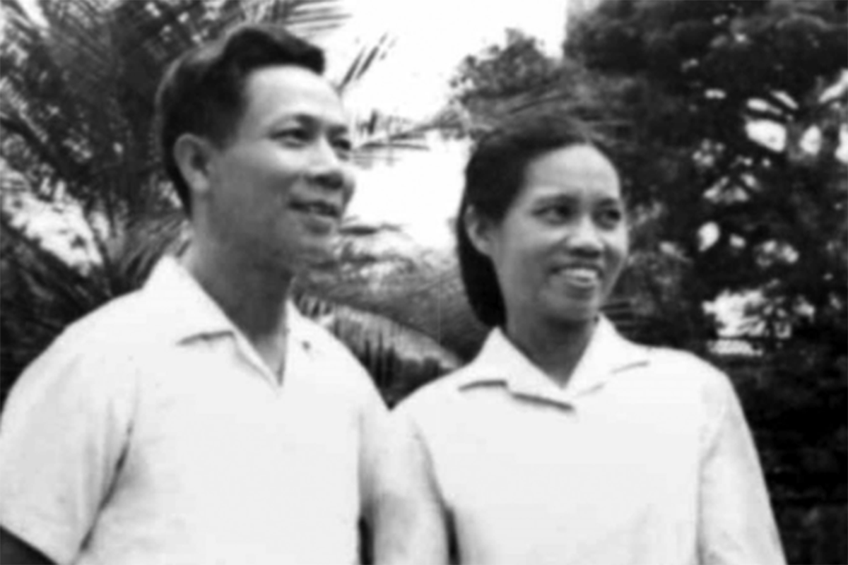 2 phát thanh viên đầu tiên của Đài Tiếng nói Việt Nam là ông Nguyễn Văn Nhất và bà Dương Thị Ngân - Ảnh chụp từ sách. anh-man-hinh-2025-09-04-luc-202253-17569990452181729197638.png
