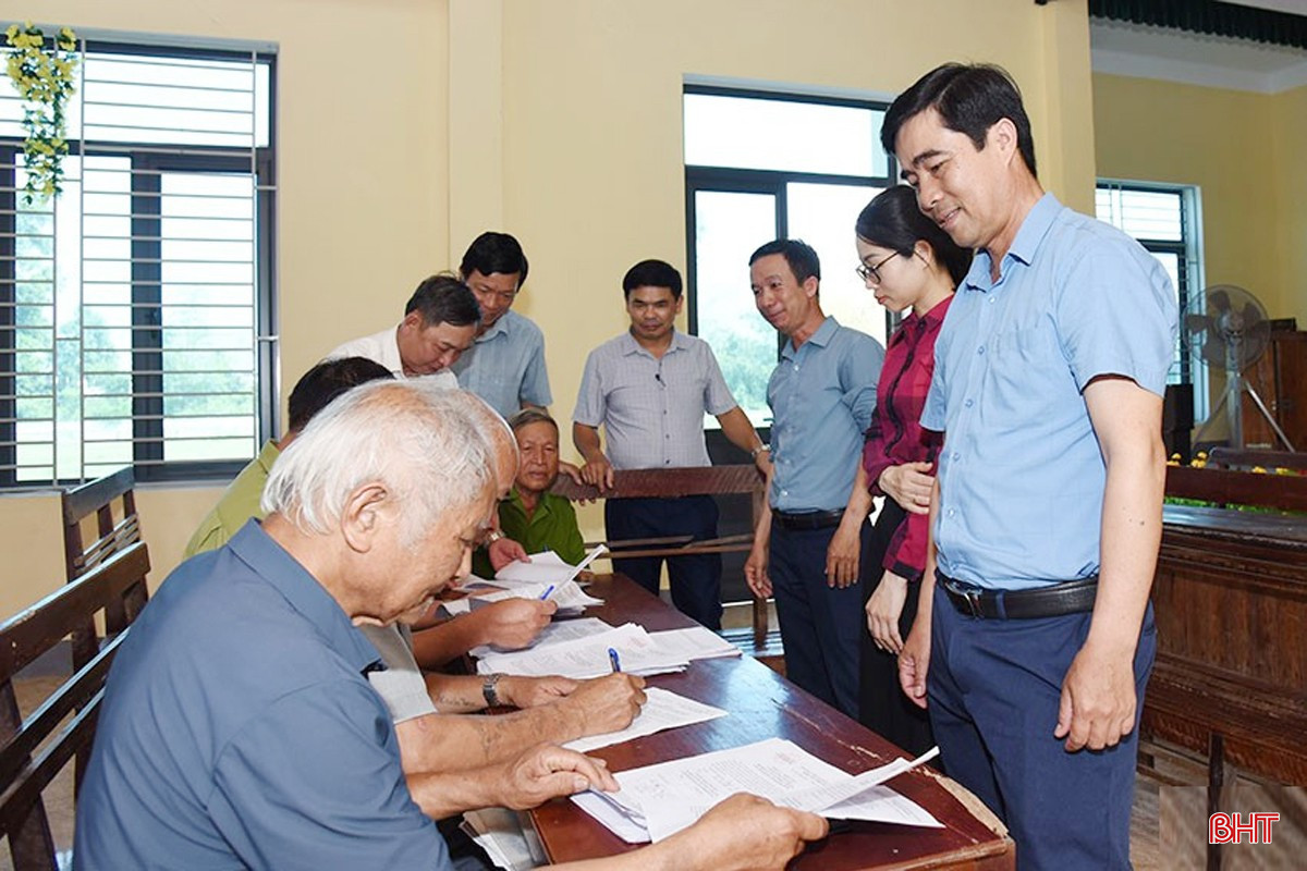 Đoàn công tác Sở Nội vụ kiểm tra, chỉ đạo thực hiện lấy ý kiến Nhân dân về sắp xếp ĐVHC cấp xã tại xã Tân Lâm Hương, TP Hà Tĩnh. bqbht_br_dsc-7007-copy-524.jpg