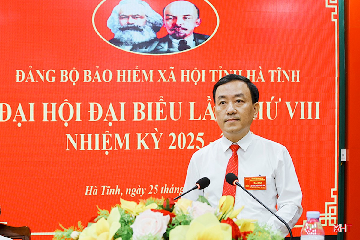 Đồng chí Nguyễn Hữu Tiến - Bí thư Chi bộ BHXH cơ sở Nghi Xuân phát biểu tham luận đại hội. bqbht_br_anh-tien-tham-luan.jpg